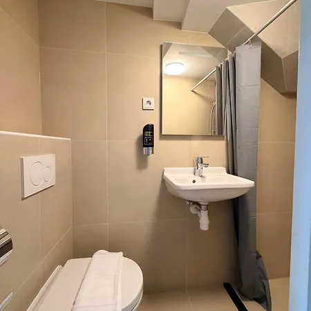 Continental Hotel 2*