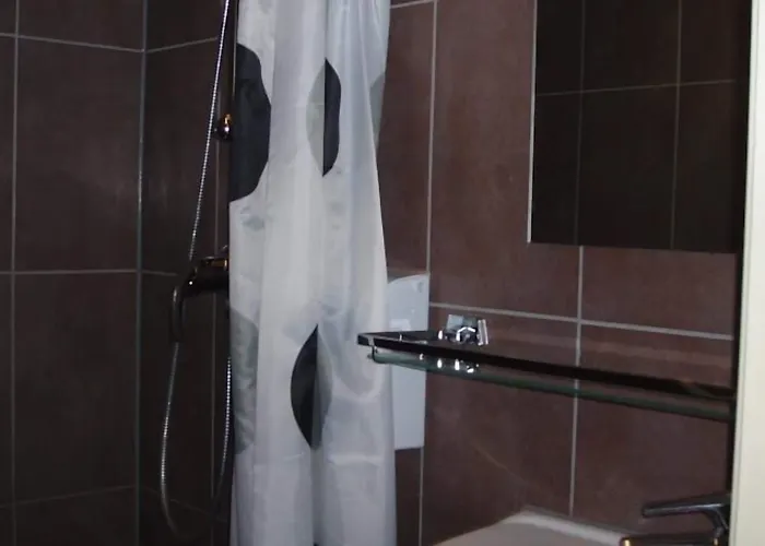 فندق Continental *